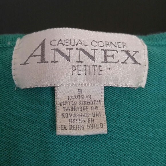 Casual Corner green top with metal circle size SP - Picture 3 of 3